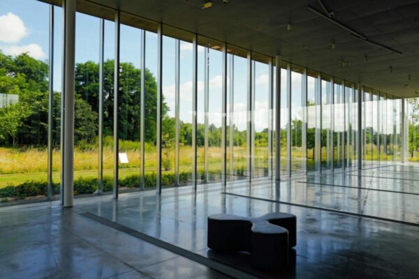 A set of large clear glas windows light an office space, a trend anticipated by many 2026 glass market predictions.